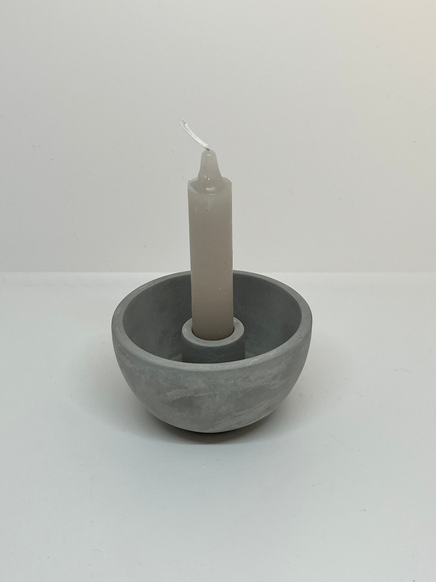 Concrete solo candle holder