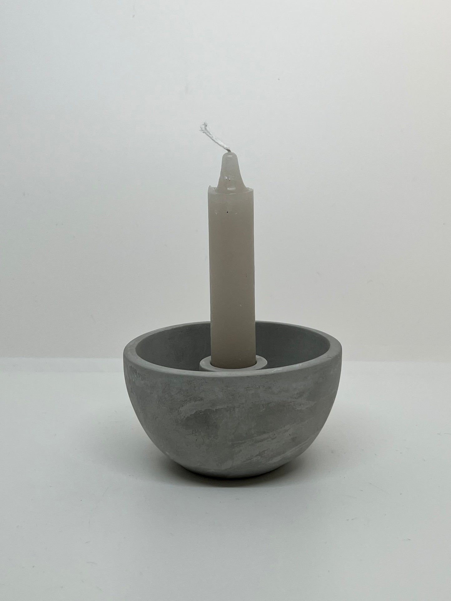 Concrete solo candle holder