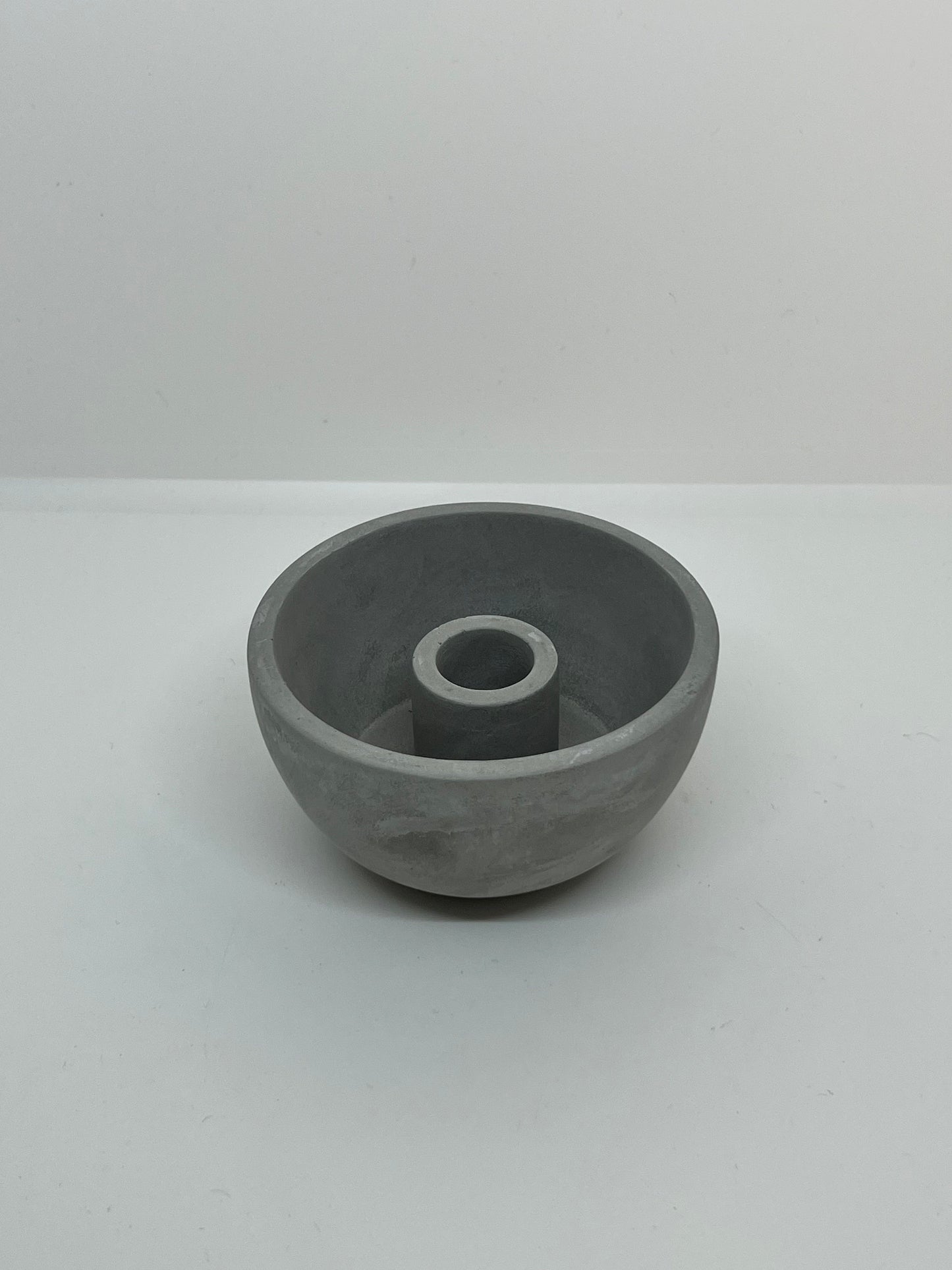 Concrete solo candle holder