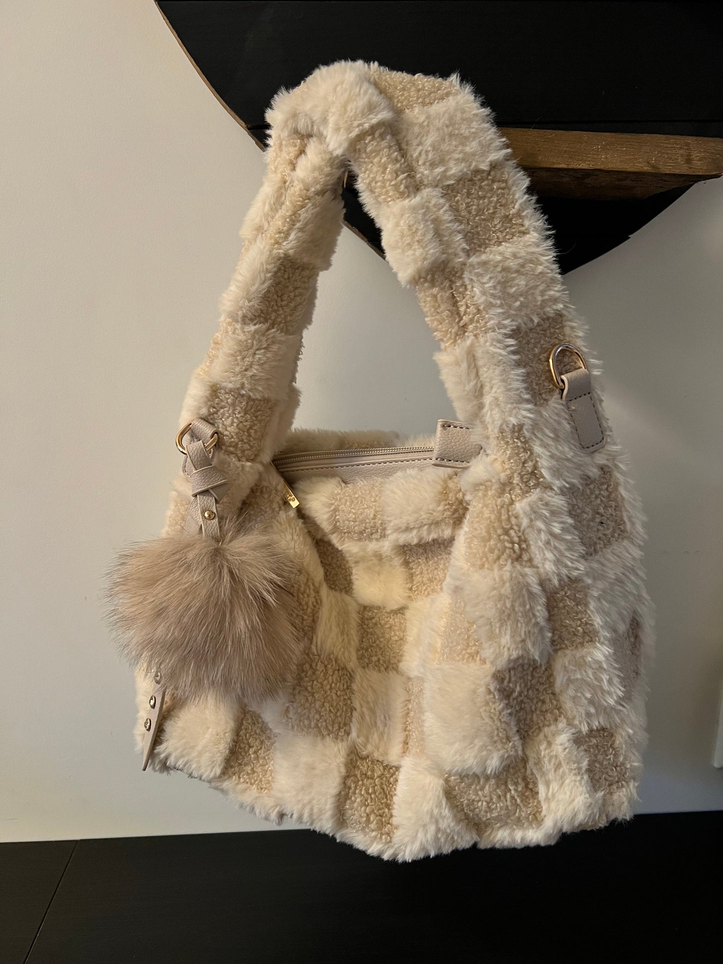 Fluffy bag beige